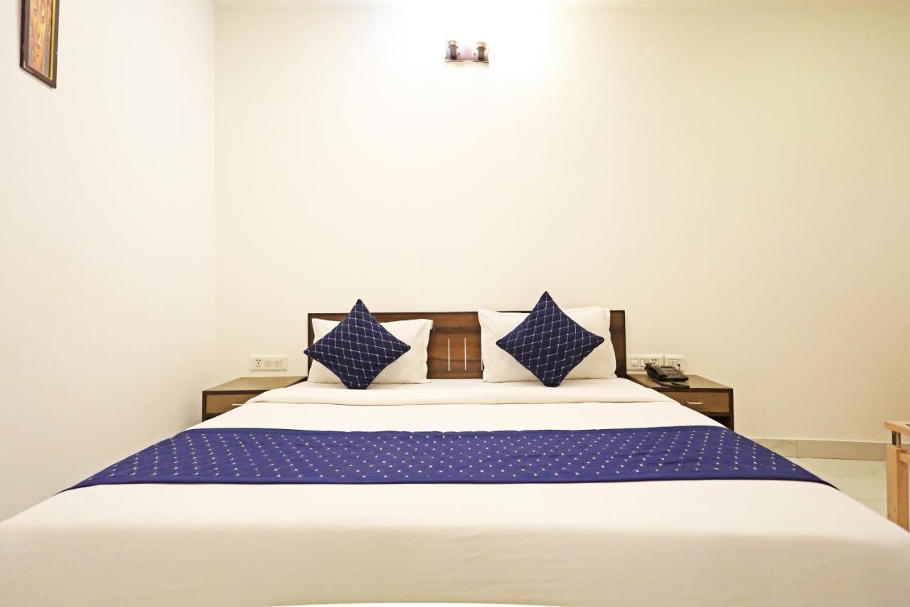 Hotel Ambrosia - A Boutique Hotel Нью-Дели Экстерьер фото